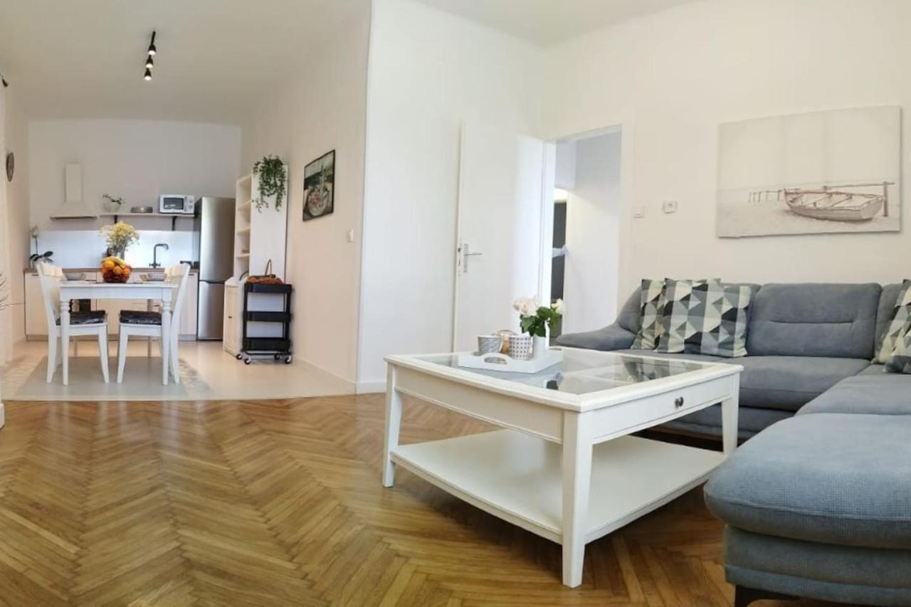 Luxury Apartment Lukas Orebić Exterior foto